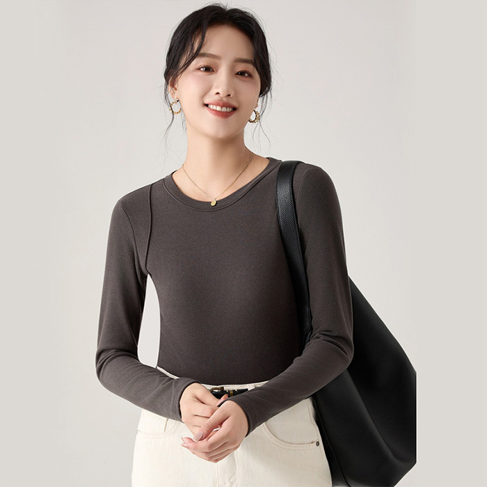Lựa chọn size áo thun nữ dài tay vừa vặn với cơ thể